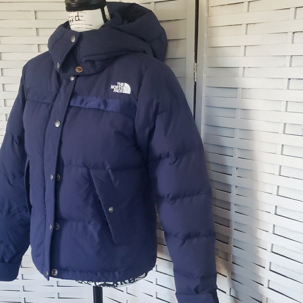 The North Face Women's Navy Puffer Jacket - Picture 2 of 8
